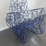 Rocking-chair en métal, mobilier d’artiste unique. Œuvre design alliant élégance, confort et modernité. Une pièce rare et sculpturale, idéale pour loft ou galerie.