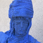 "Homme du désert" est une sculpture en terre cuite signée Michel Wohlfahrt. Inspirée par la puissance et la solitude des paysages désertiques, cette œuvre incarne une présence à la fois majestueuse et intemporelle. Chaque détail révèle le geste de l’artiste et confère à la pièce une profondeur expressive, entre ancrage terrestre et spiritualité."