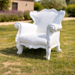 Fauteuil cabriolet en résine blanche pour extérieur, style baroque chic, idéal pour terrasse, jardin ou décoration haut de gamme.