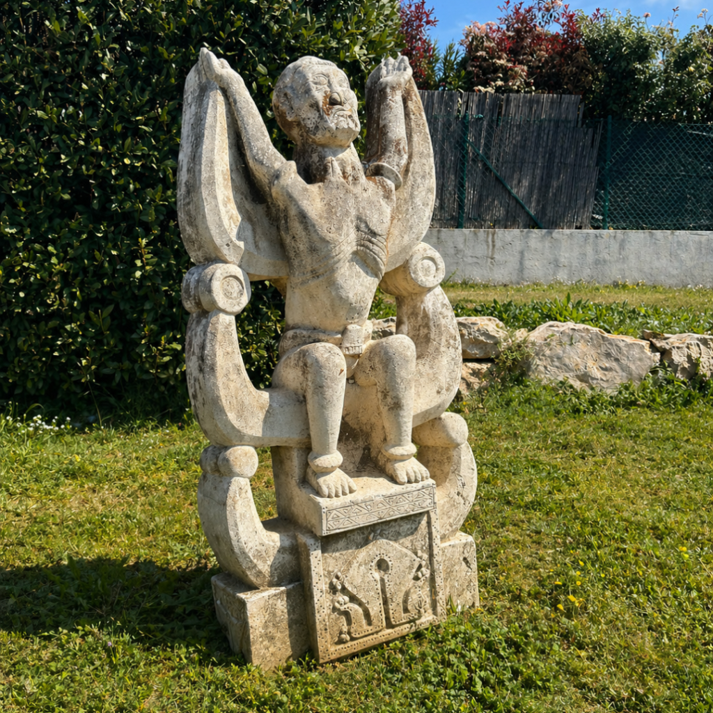 Statue totem en pierre ancienne de l'île indonésienne de Sumba