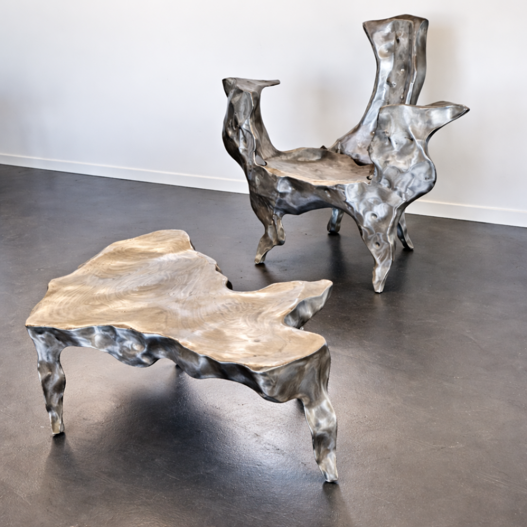 Table basse et fauteuil en métal brossé réalisés par l’artiste Gérard Coquelin alias Coco, mobilier d’artiste contemporain signé.