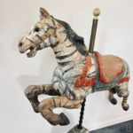 Authentique cheval de manège en bois peint