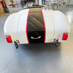 Voiture Ford Cobra pour enfant avec moteur thermique, réplique miniature vintage inspirée des célèbres voitures de course américaines.