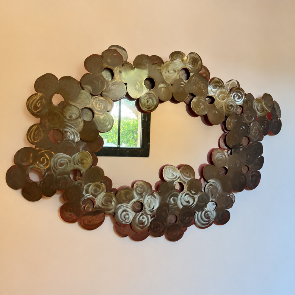 Miroir en métal de l'artiste français Gérard Coquelin "Coco" en métal.